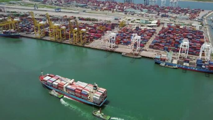 4k分辨率鸟瞰图集装箱货船在海上运送到泰国的码头港口、工业商业物流和运输
