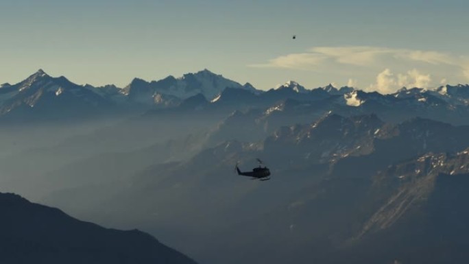 直升机飞越群山飞跃跨越山脉山川