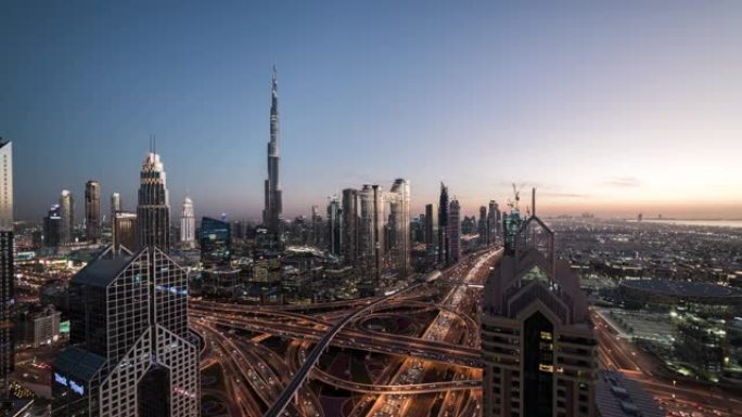 迪拜城市天际线，昼夜过渡/阿联酋迪拜