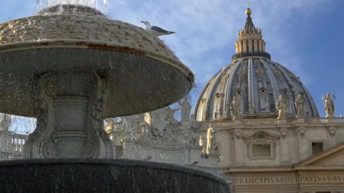 梵蒂冈城圣彼得大教堂的喷泉上落下的水。慢动作镜头