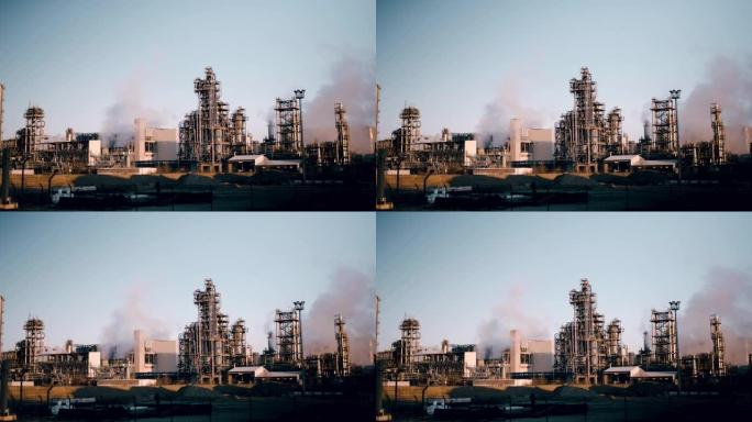 WS烟雾在炼油厂上空升起