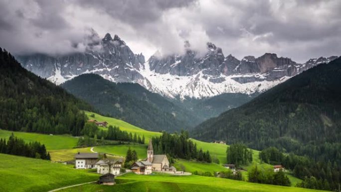 时间流逝: Val di Funes，白云岩阿尔卑斯山，南蒂罗尔，意大利，欧洲