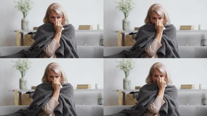 不幸的中年女性退休人员患有流感感冒。