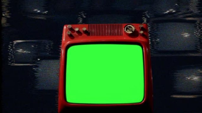 旧电视上有绿屏的古董电视。静态噪声背景。蓝色钢调。多莉开枪了。
