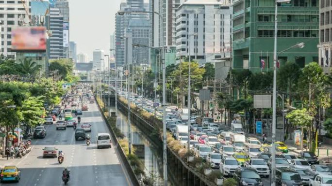 曼谷高峰时段交通拥堵的道路两侧的4k时间流逝，具有城市景观概念的交通
