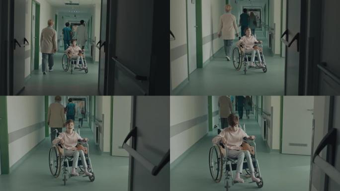 坐在轮椅上的小女孩