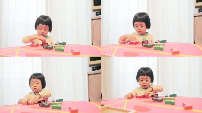 日本姐妹在家里玩积木