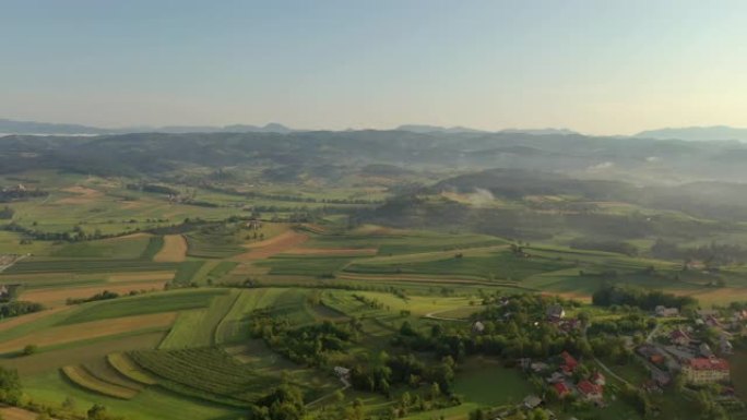 早晨的空中乡村示范农村乡村农田大景田地