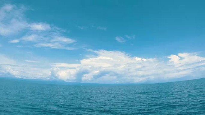 蓝色海洋上的船醒蓝色海洋