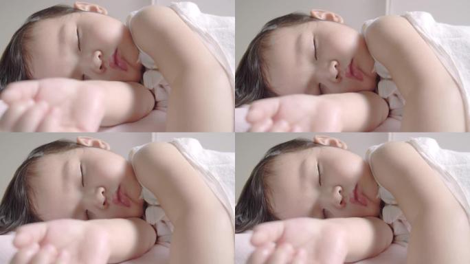 4k DCI分辨率女儿婴儿脸在家睡觉的特写镜头。