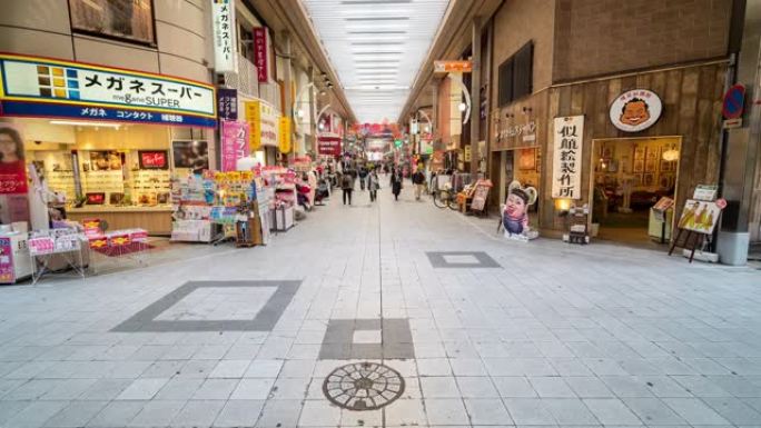 延时: 行人拥挤购物Osu佳能购物商场名古屋日本。