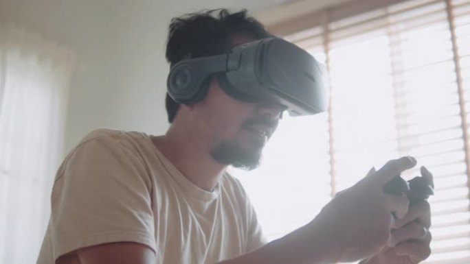 时髦的亚洲男子戴着VR，拿着操纵杆在家卧室玩游戏。