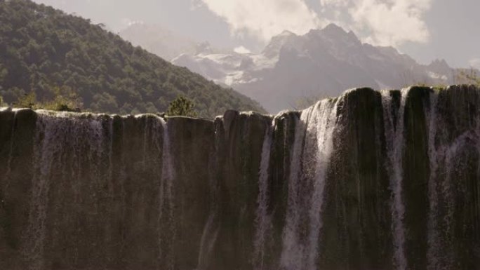 4K，中国蓝月谷国家公园的瀑布。