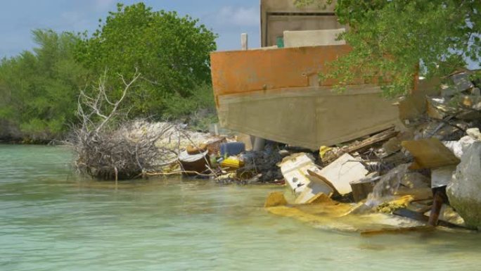 特写: 沉船和其他垃圾破坏了马尔代夫的热带性质