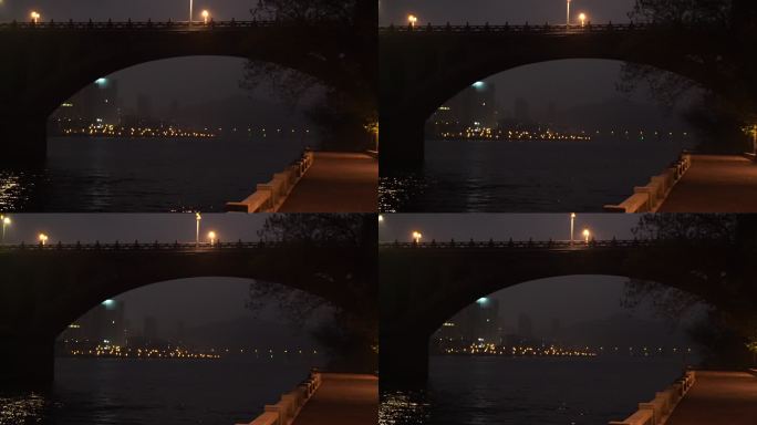 夜晚拱桥远山浓雾
