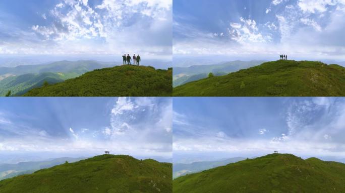 站在美丽山上的四个朋友