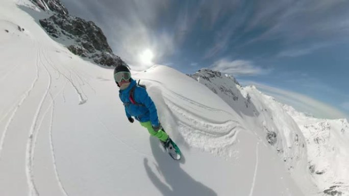 360VR: 滑雪板运动员在高山上壮观的偏远地区进行直升机运动。