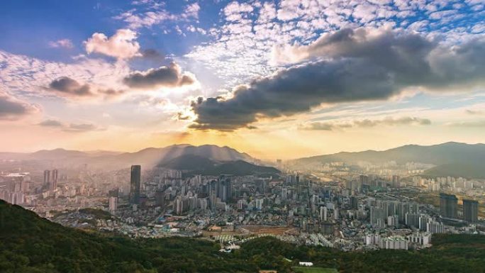 4K.釜山市城市景观的延时视图它是韩国第二大城市。