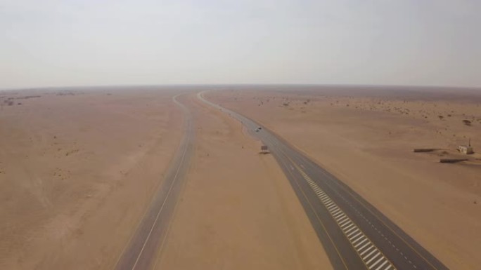 穿越沙漠的空中公路