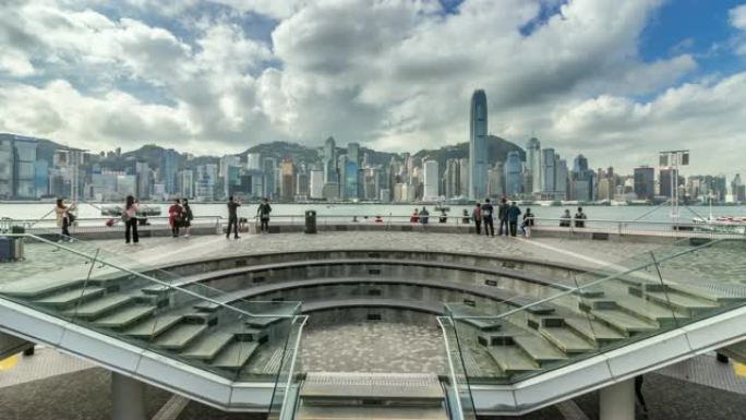香港城市天际线在夜间俯瞰维多利亚港到香港岛，香港，中国，亚洲，延时
