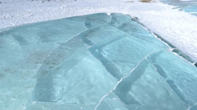 特写: 风景秀丽的班夫国家公园冰冻的亚伯拉罕湖的美丽照片。