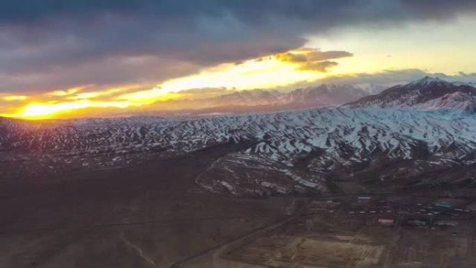 新疆鸟瞰图新疆鸟瞰图雪山