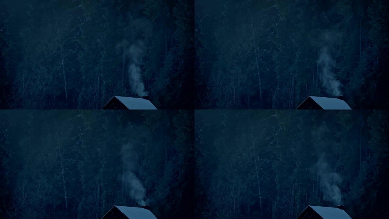 黄昏时分，白雪皑皑的森林中的房屋冒出浓烟