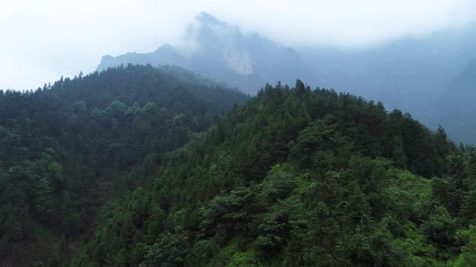 中国四川峨眉山脉鸟瞰图