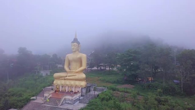 老挝巴色占巴塞市富沙罗寺的金佛鸟瞰图