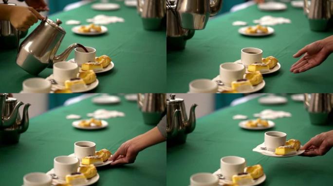 4k镜头的场景女服务员在会议室，咖啡休息时间和服务理念服务并倒入一杯茶和咖啡以及茶点或小吃