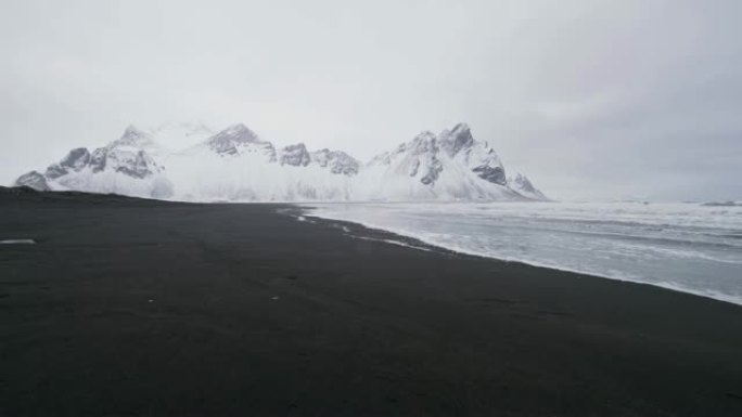 WS宁静，风景秀丽的黑沙滩，斯托克尼斯海滩，冰岛