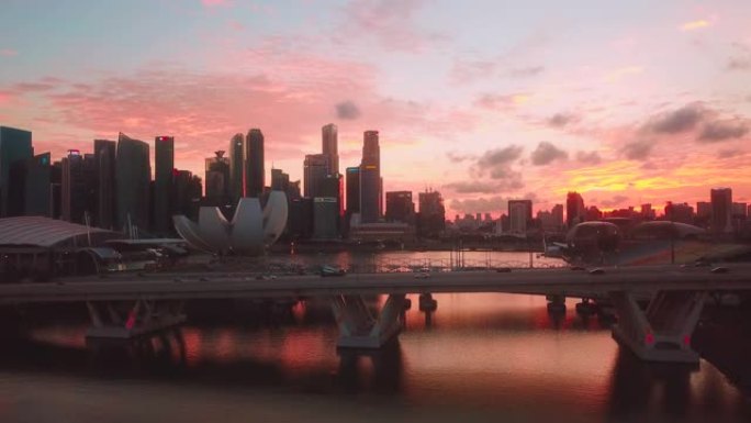 日落时的新加坡城市鸟瞰图