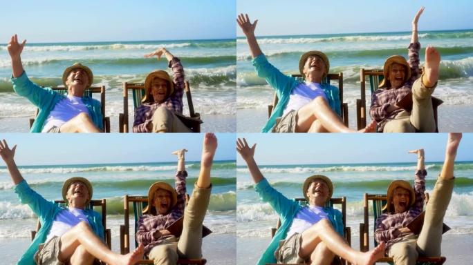 活跃的高级高加索夫妇在4k海滩的日光浴躺椅上玩得开心的前视图