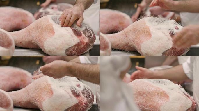 在火腿工厂中，火腿是按照意大利古代传统的教导手工腌制的。