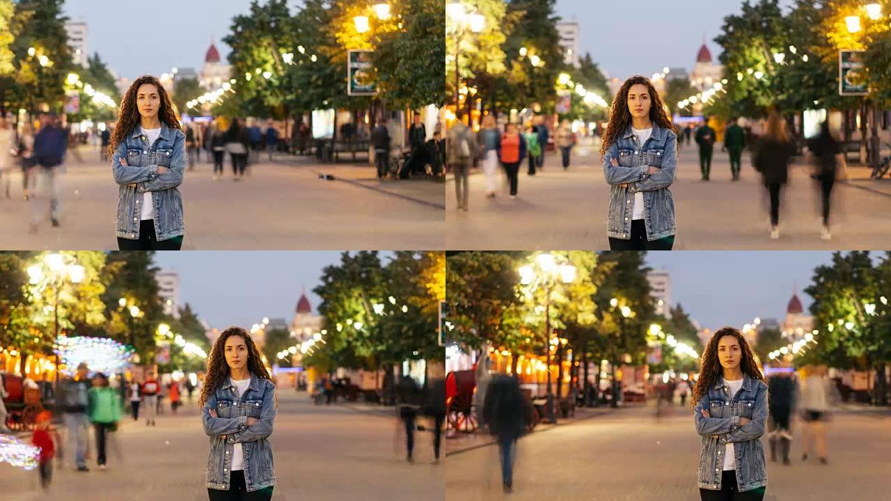 孤独的年轻女士站在市中心的街道上，双臂交叉，成群的男人和女人经过。孤独和时间概念。