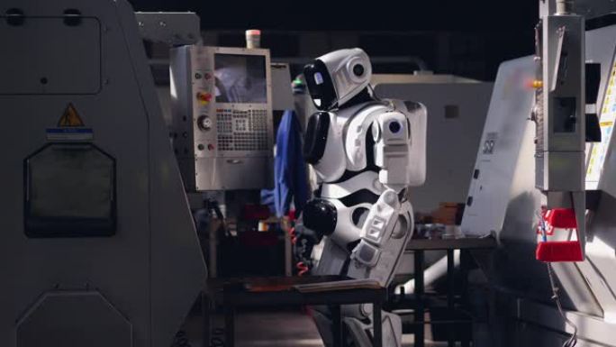 Droid与工业机器一起工作，按下按钮。