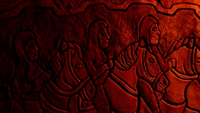 路过的骑马者在火之光下的中世纪墙壁艺术