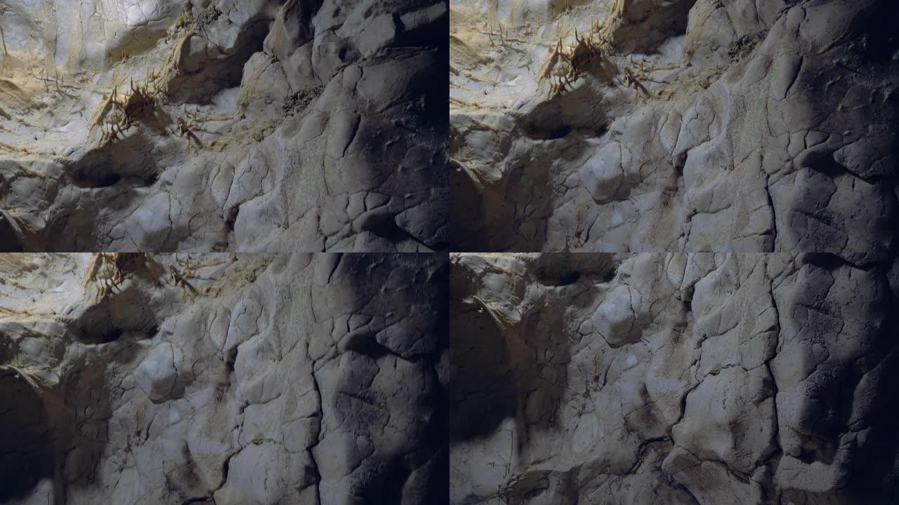神秘洞穴内的钟乳石和石笋