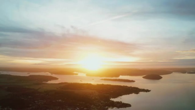 瑞典美丽的沿海景观上的日落