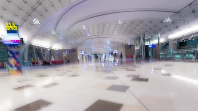 超失误: 香港机场出发区的旅客人群