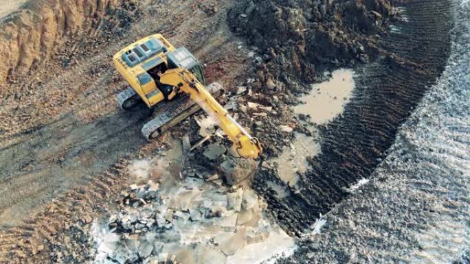 挖掘车辆正在采石场建筑施工过程中抓取和迁移土壤。