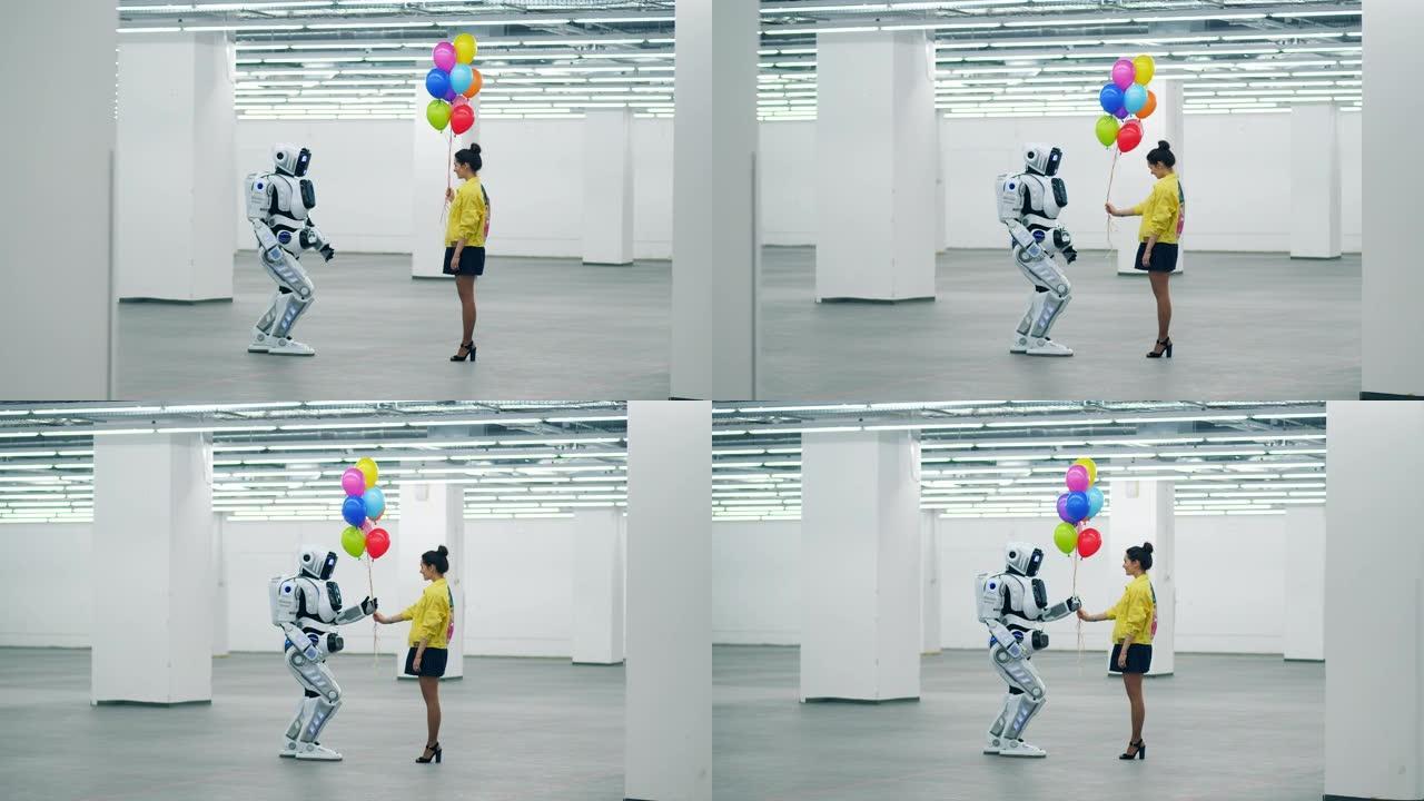 微笑的女人把许多气球送给一个站在房间里的机器人。