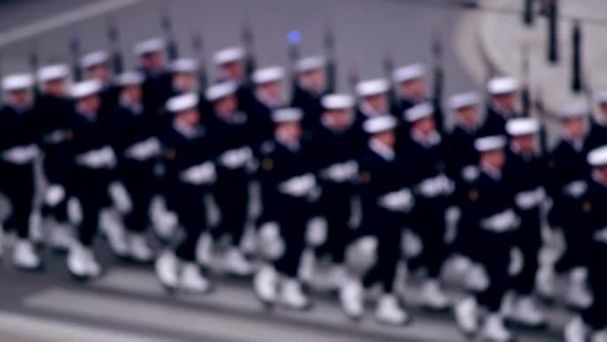 军队士兵在独立游行中。波兰国家节日