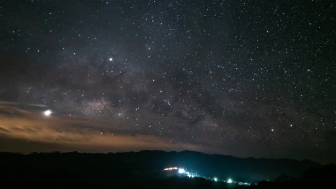 村庄上空的银河系星星夜空