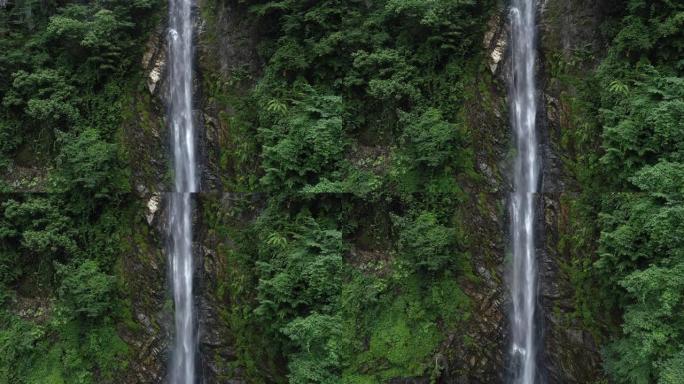 山上的瀑布特写山间美景瀑布原始森林