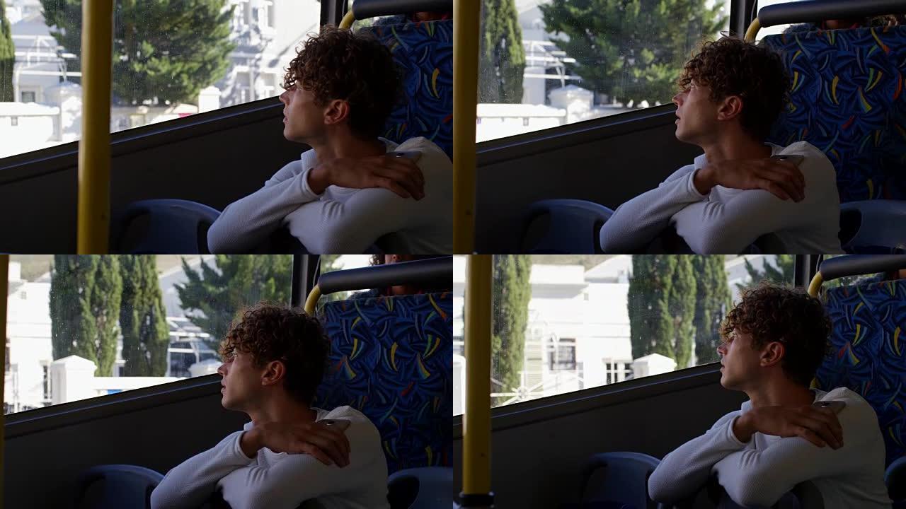 乘坐4k公交车时，男性通勤者透过窗户看