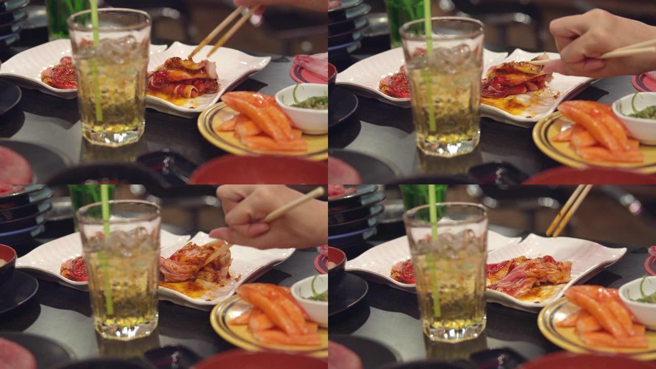 在餐厅里，女人用筷子捏韩国泡菜的4k镜头。