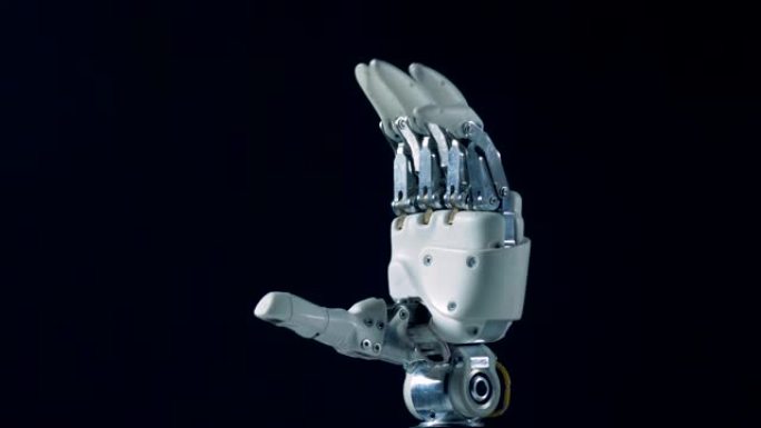 自动假肢弯曲手指。未来主义半机械人手臂概念。