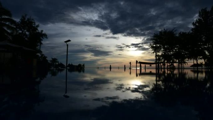 越南岘港海滩日出反射的时间流逝