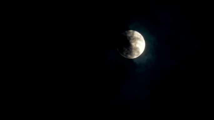 月亮在乌云后面星球月球团圆夜